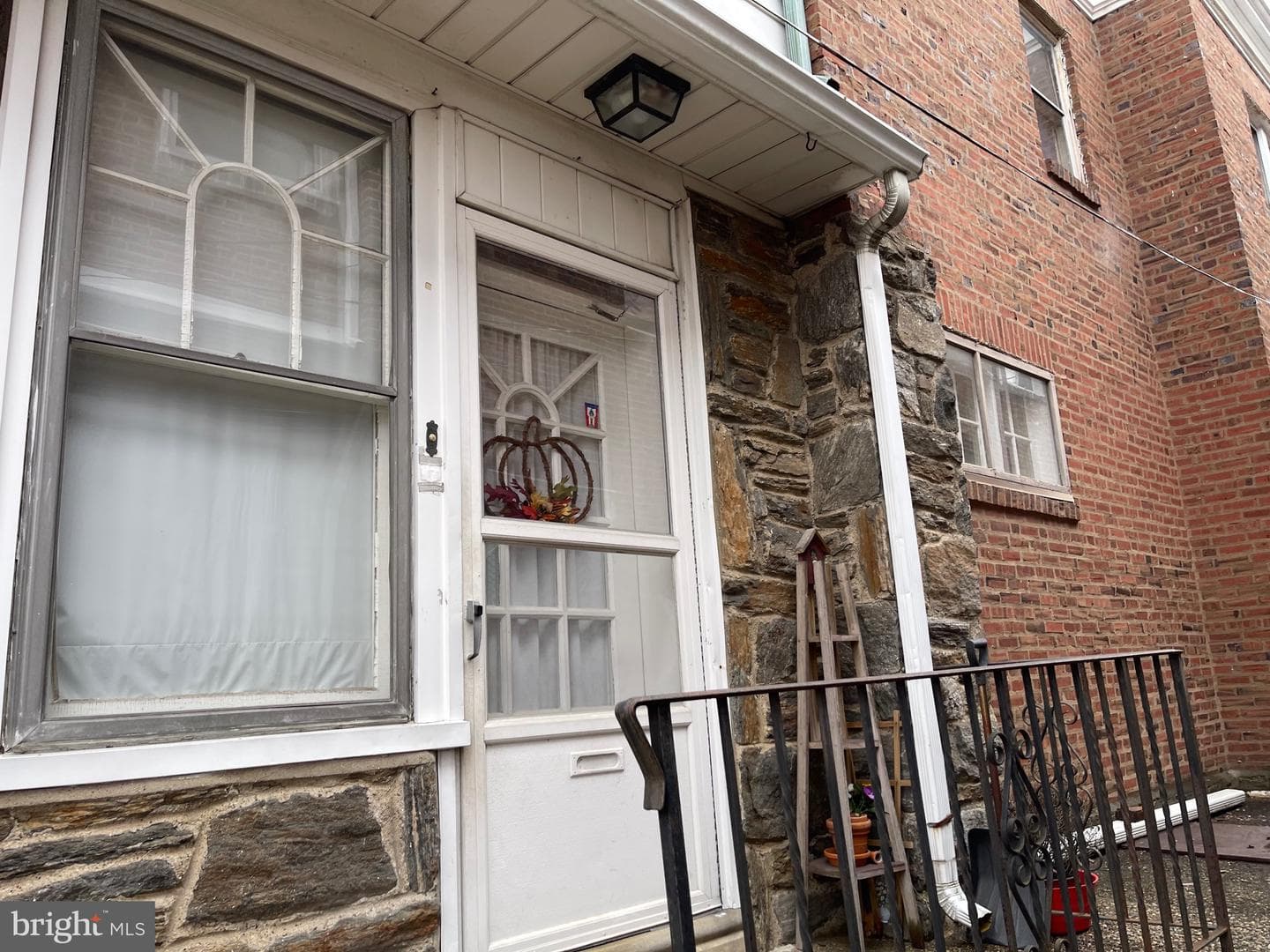 904 Whitby Avenue photo 3