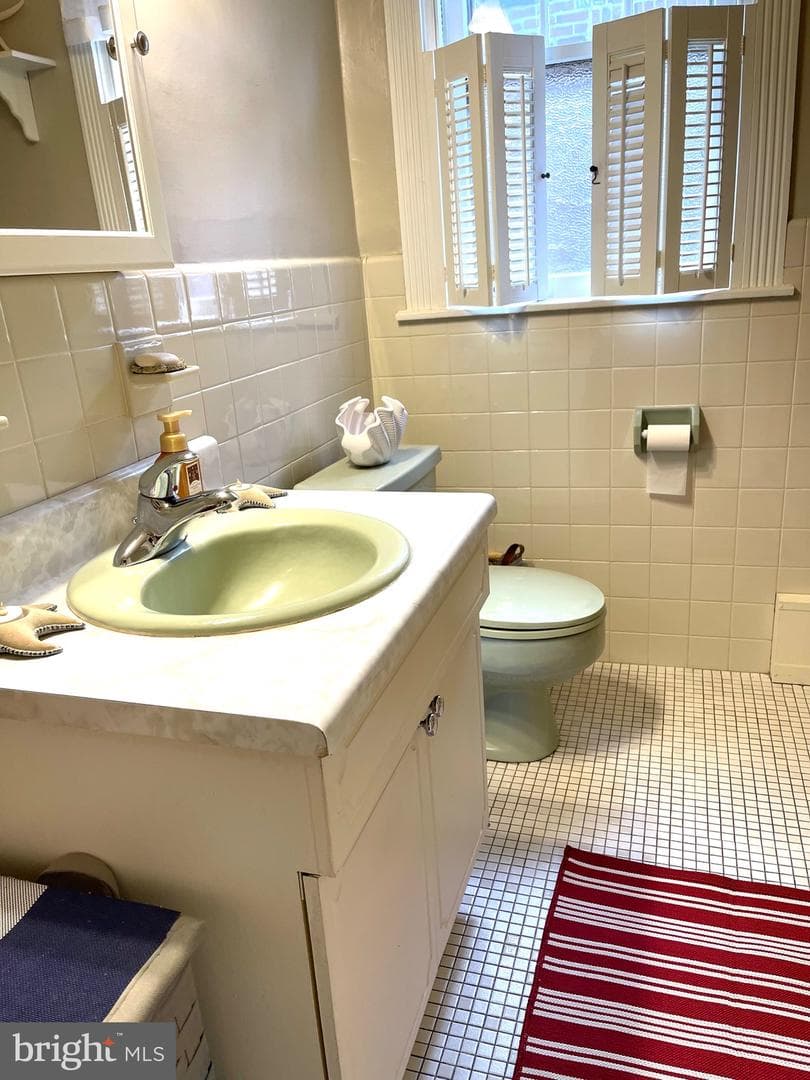 904 Whitby Avenue photo 36