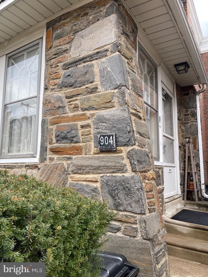 904 Whitby Avenue photo 5