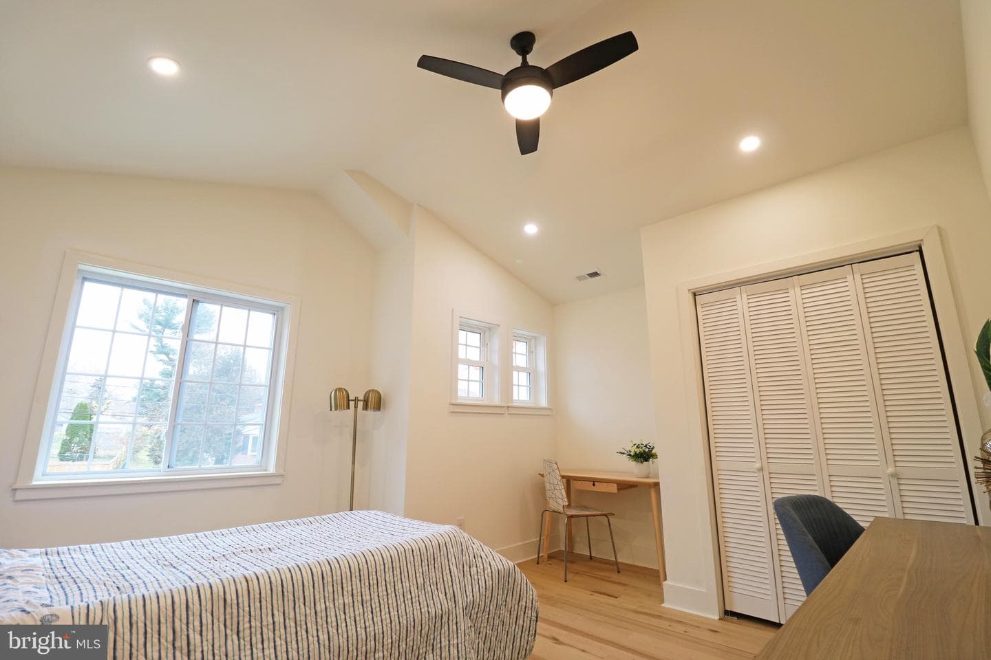 2366 Thomas Avenue photo 13