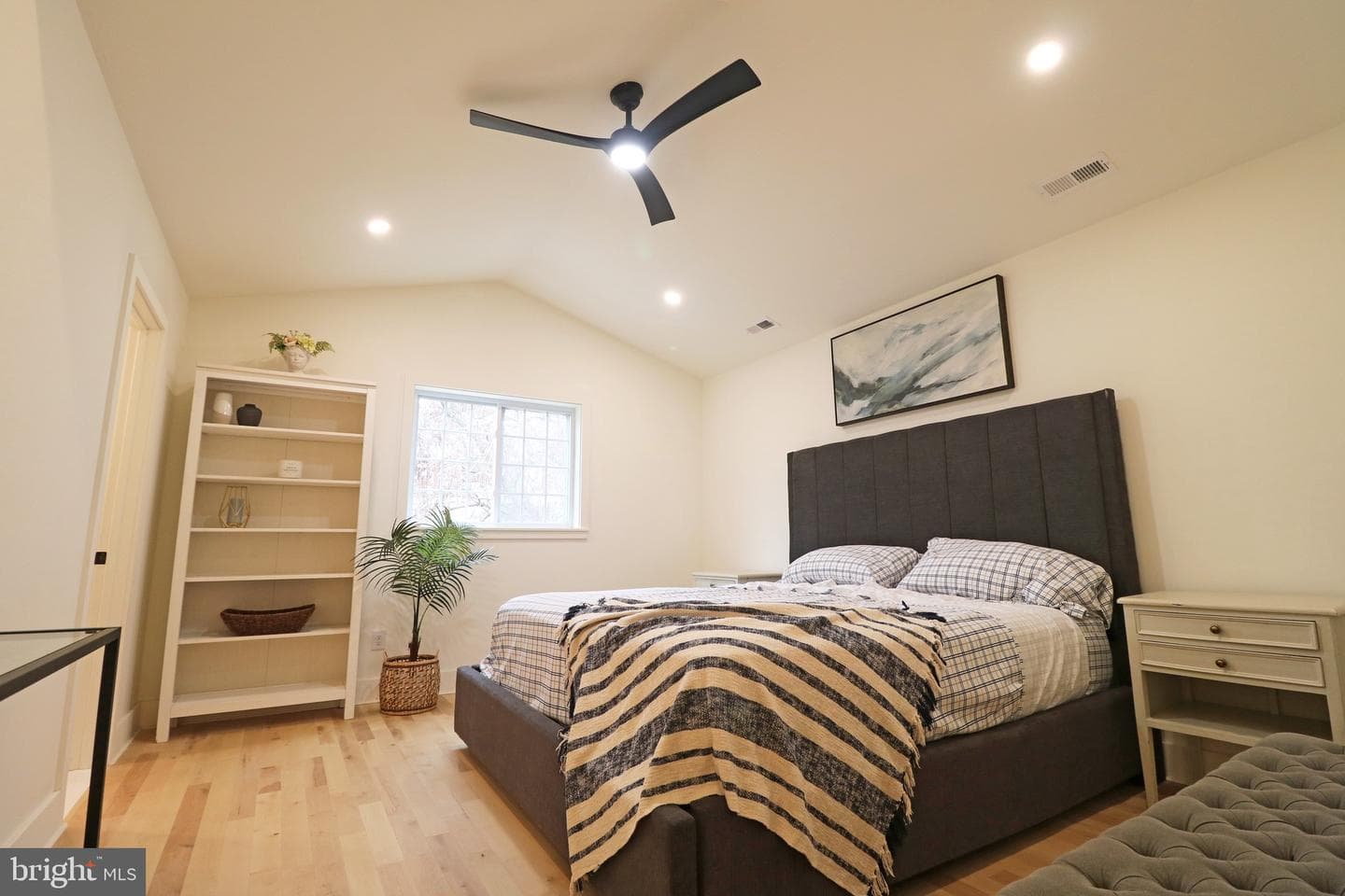 2366 Thomas Avenue photo 26