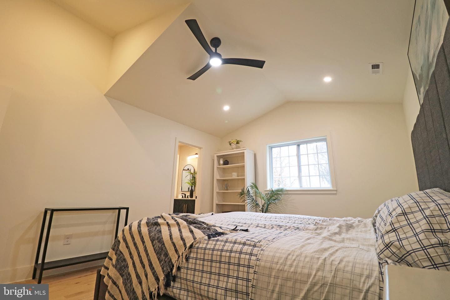 2366 Thomas Avenue photo 27
