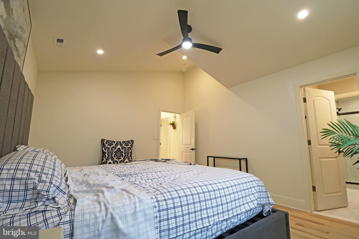 2366 Thomas Avenue photo 28