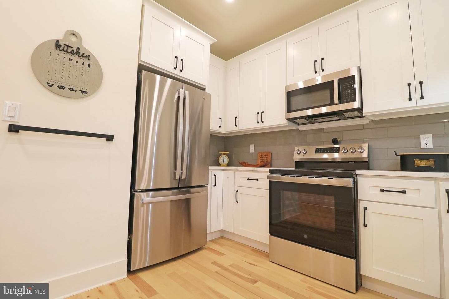 2366 Thomas Avenue photo 44