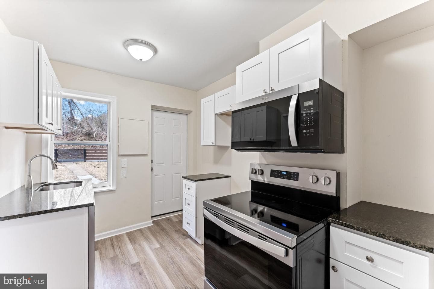 1130 Sterling Avenue photo 3