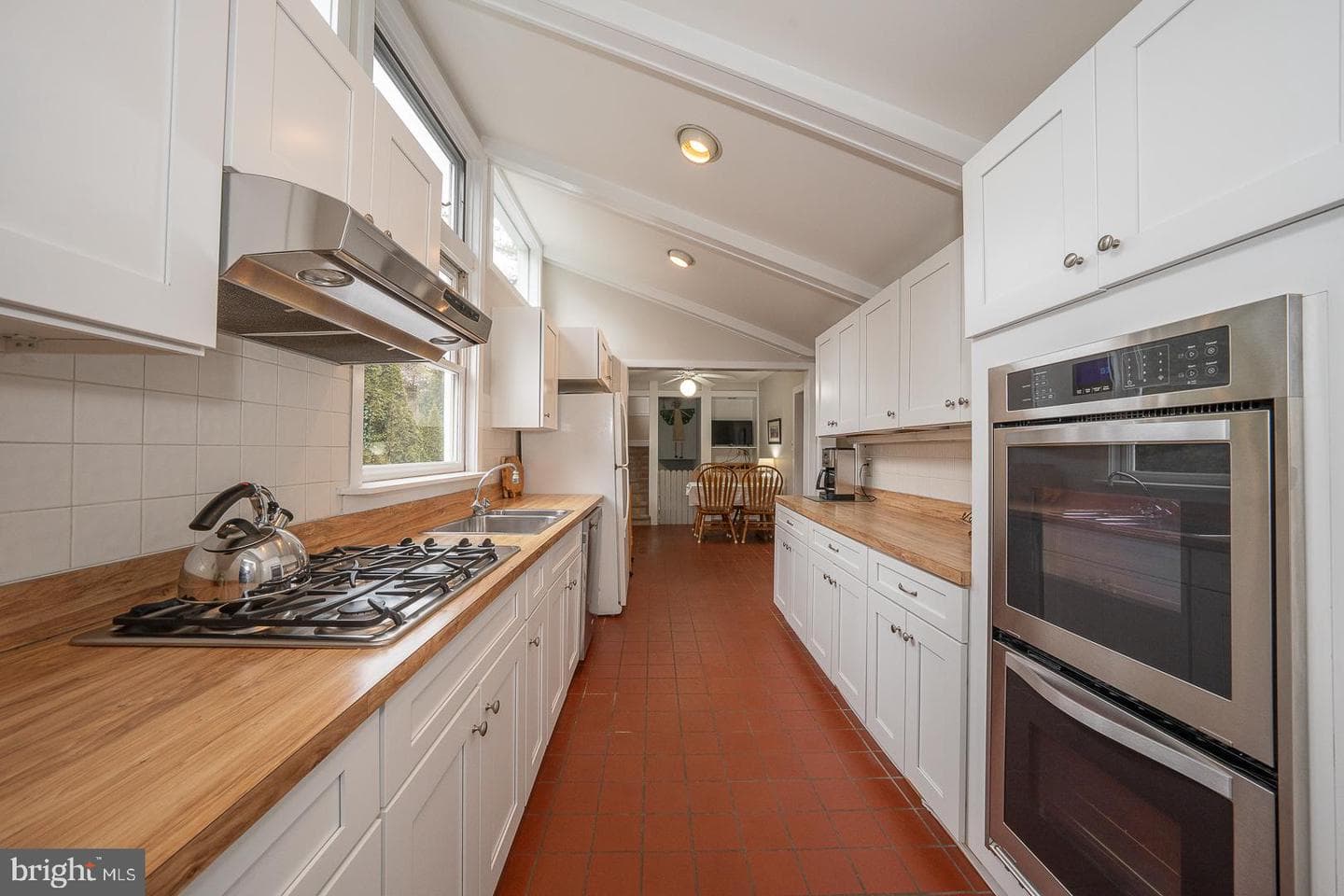 547 Saint Davids Avenue photo 10