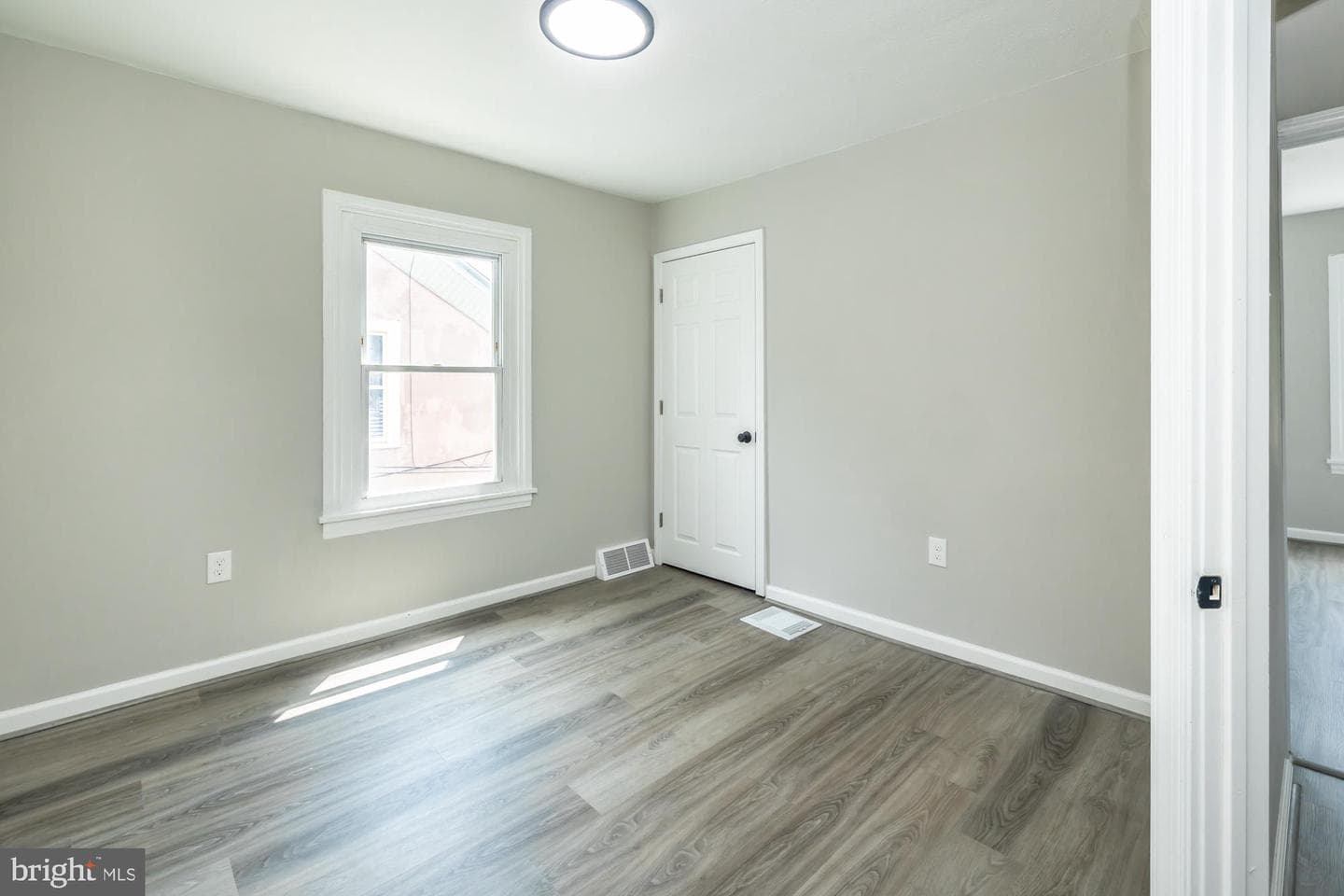 5 Oxford Avenue photo 35