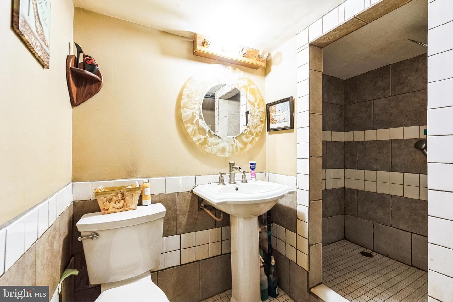 1101 Lawrence Avenue photo 26