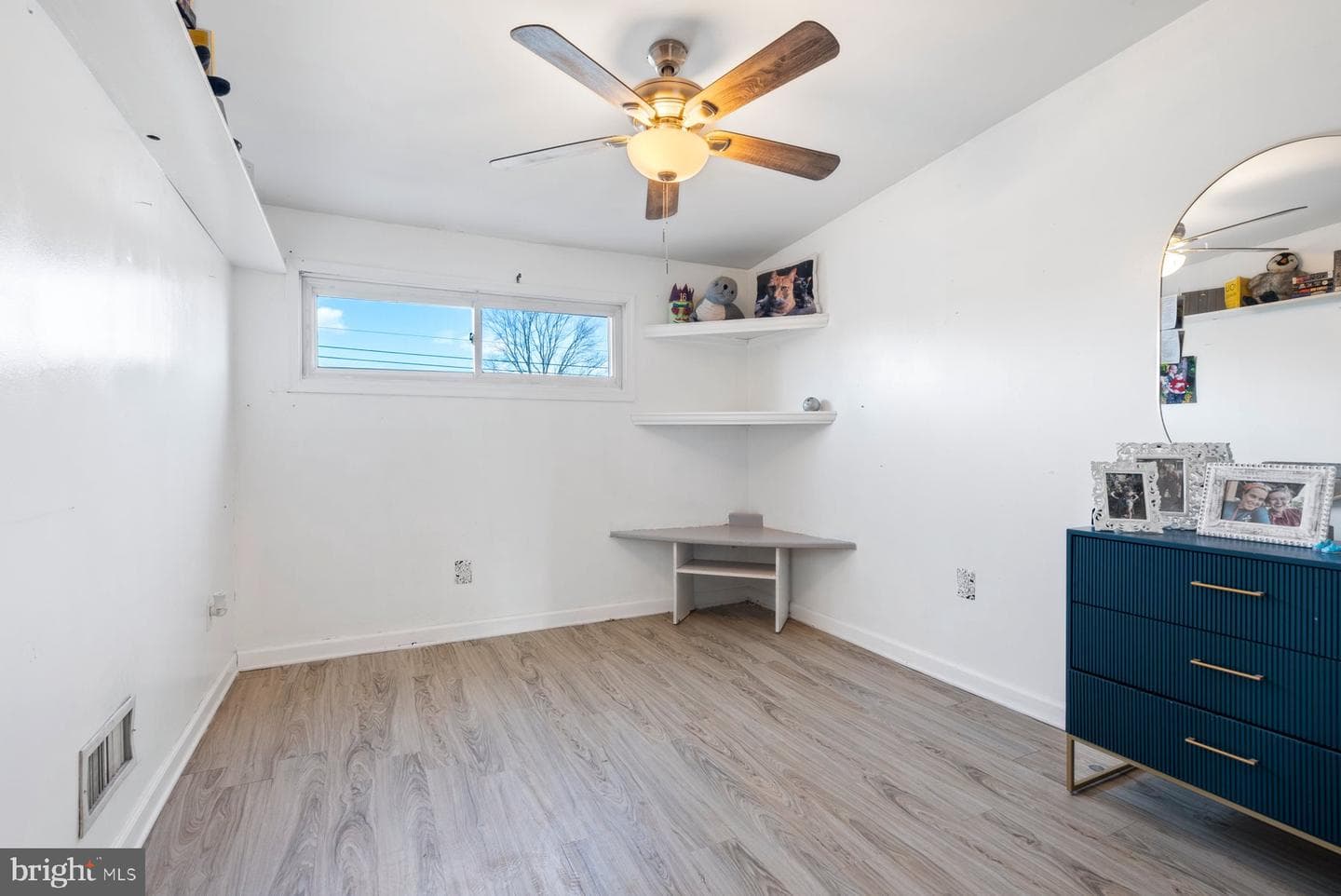 405 Essex Road photo 17