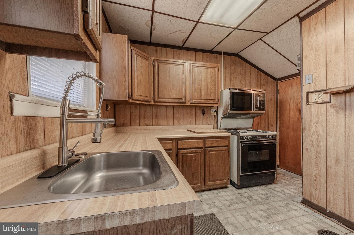 1120 W 8th Street photo 9