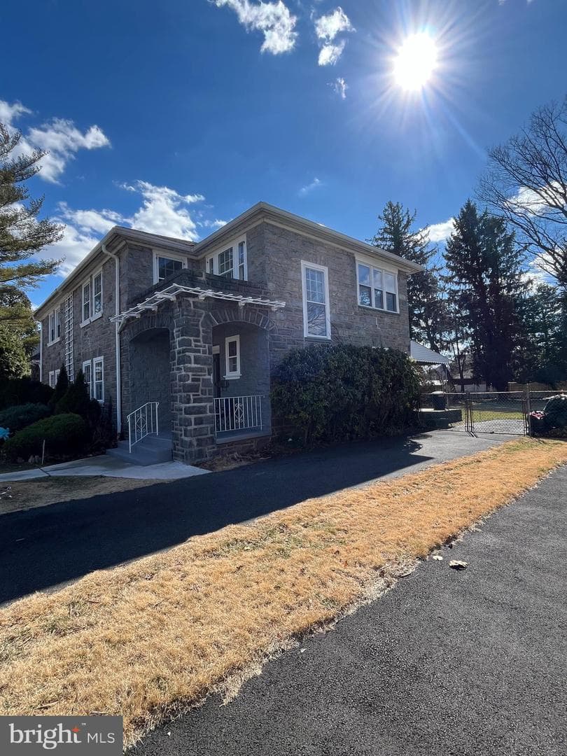 654 Arbor Road photo 1