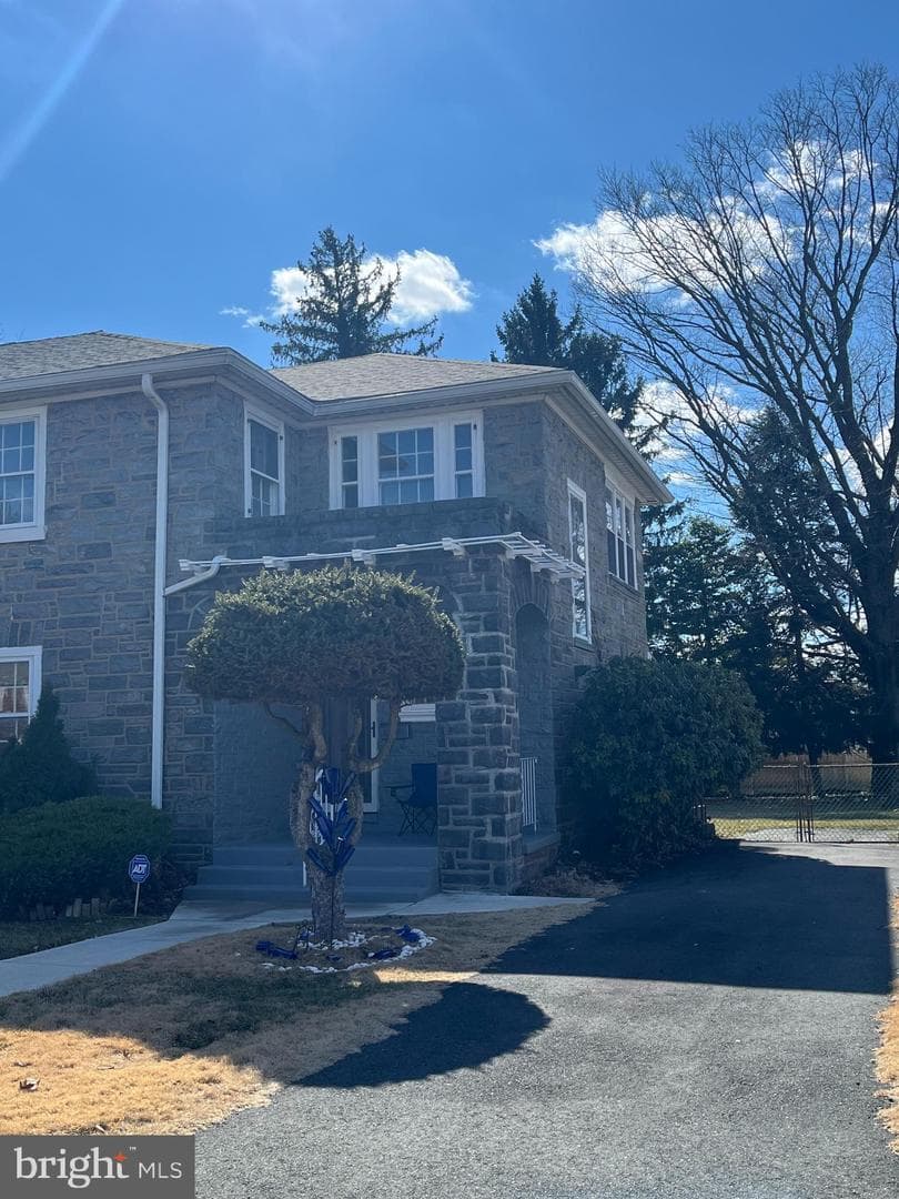 654 Arbor Road photo 2