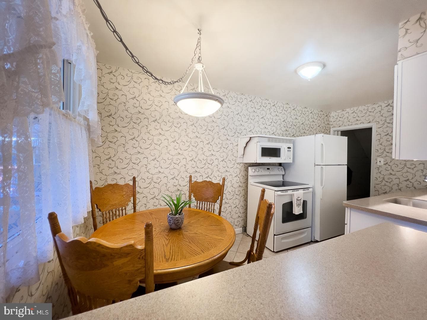 252 Blythe Avenue photo 8