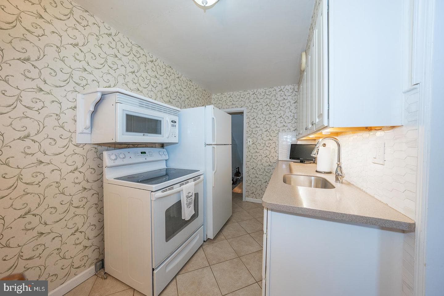 252 Blythe Avenue photo 9