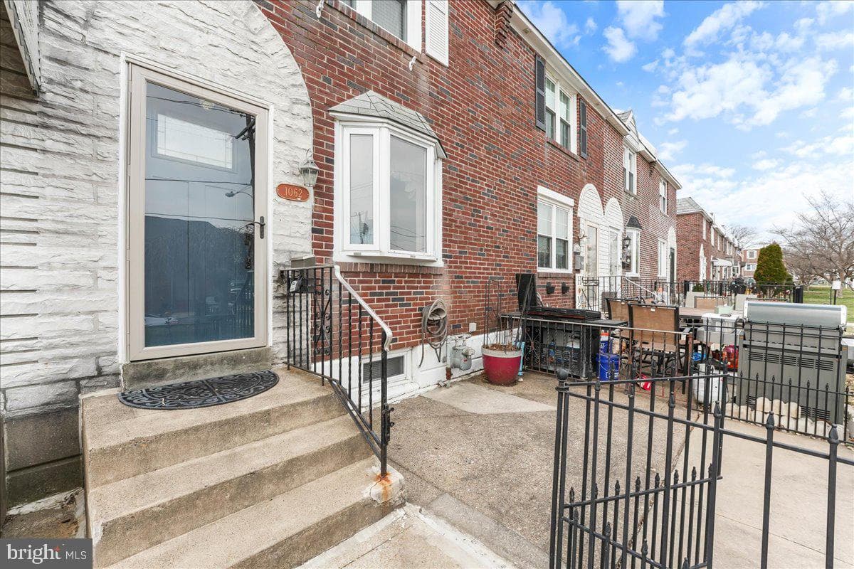 1062 Cedarwood Road photo 2