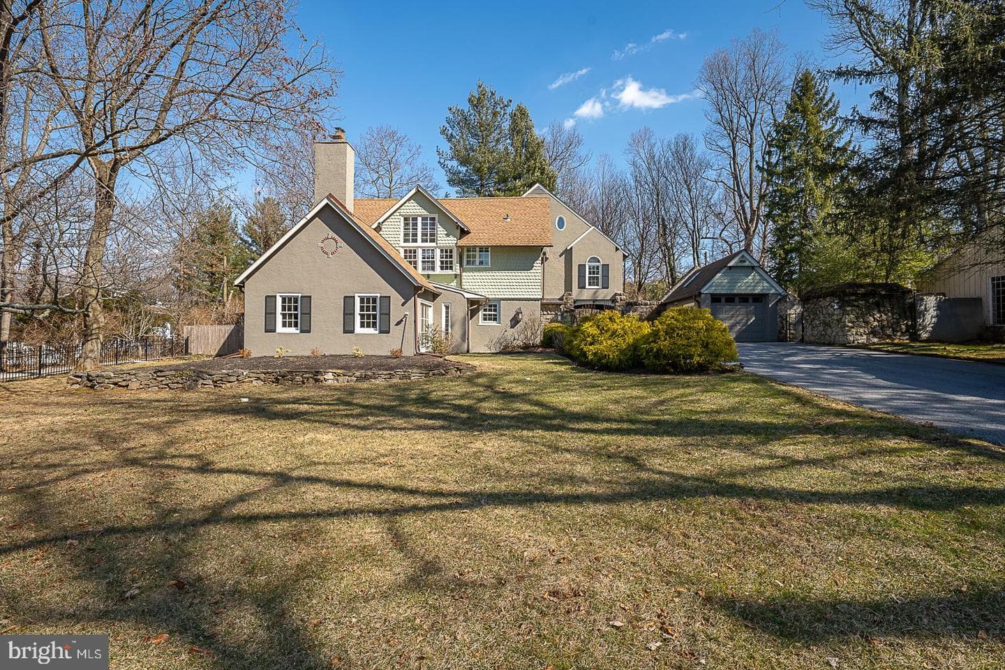812 Castlefinn Lane photo 3
