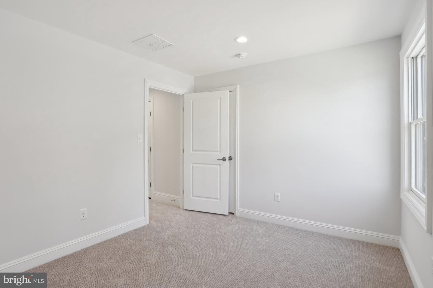 605 S Orange Street photo 34