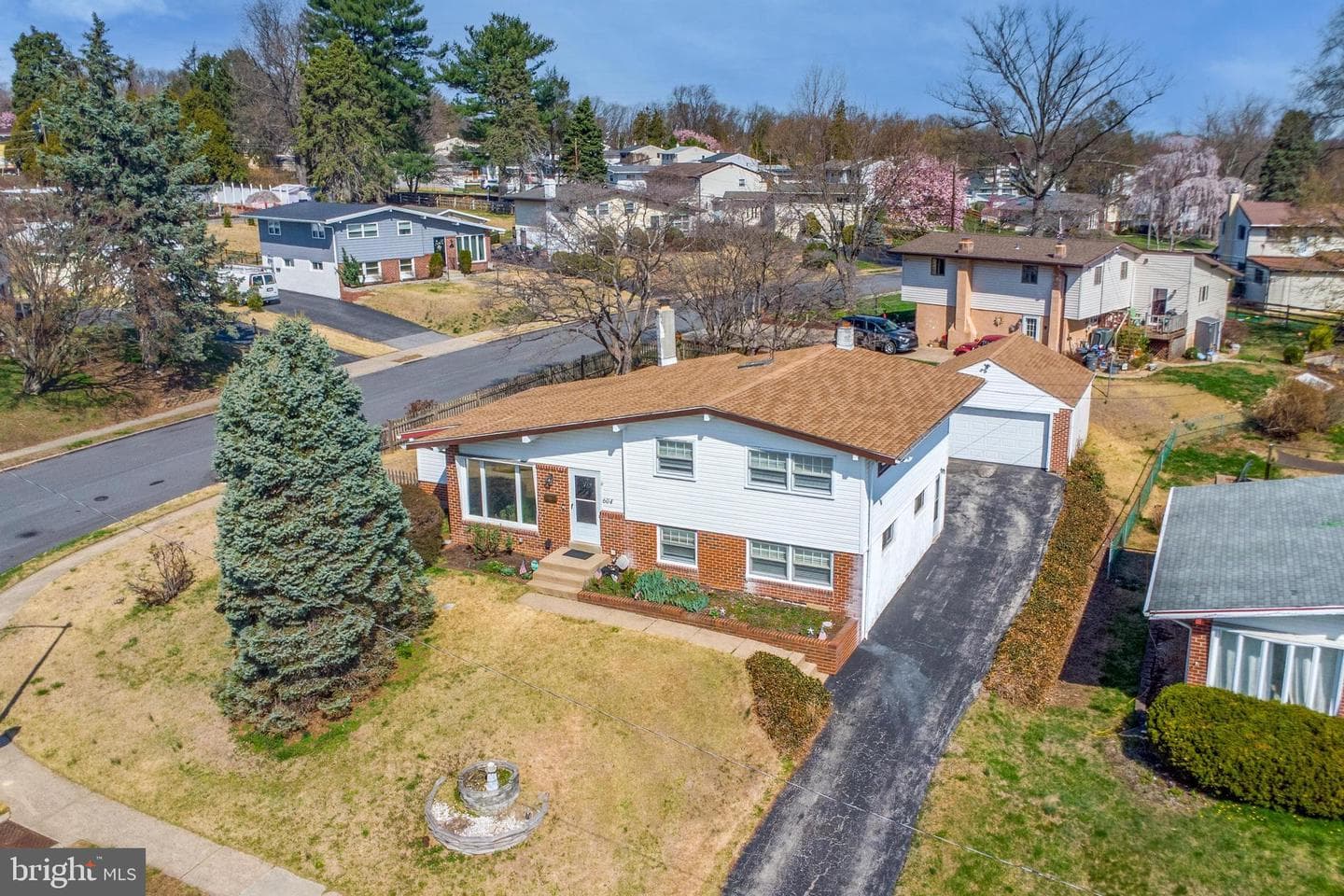 604 Warren Boulevard photo 2