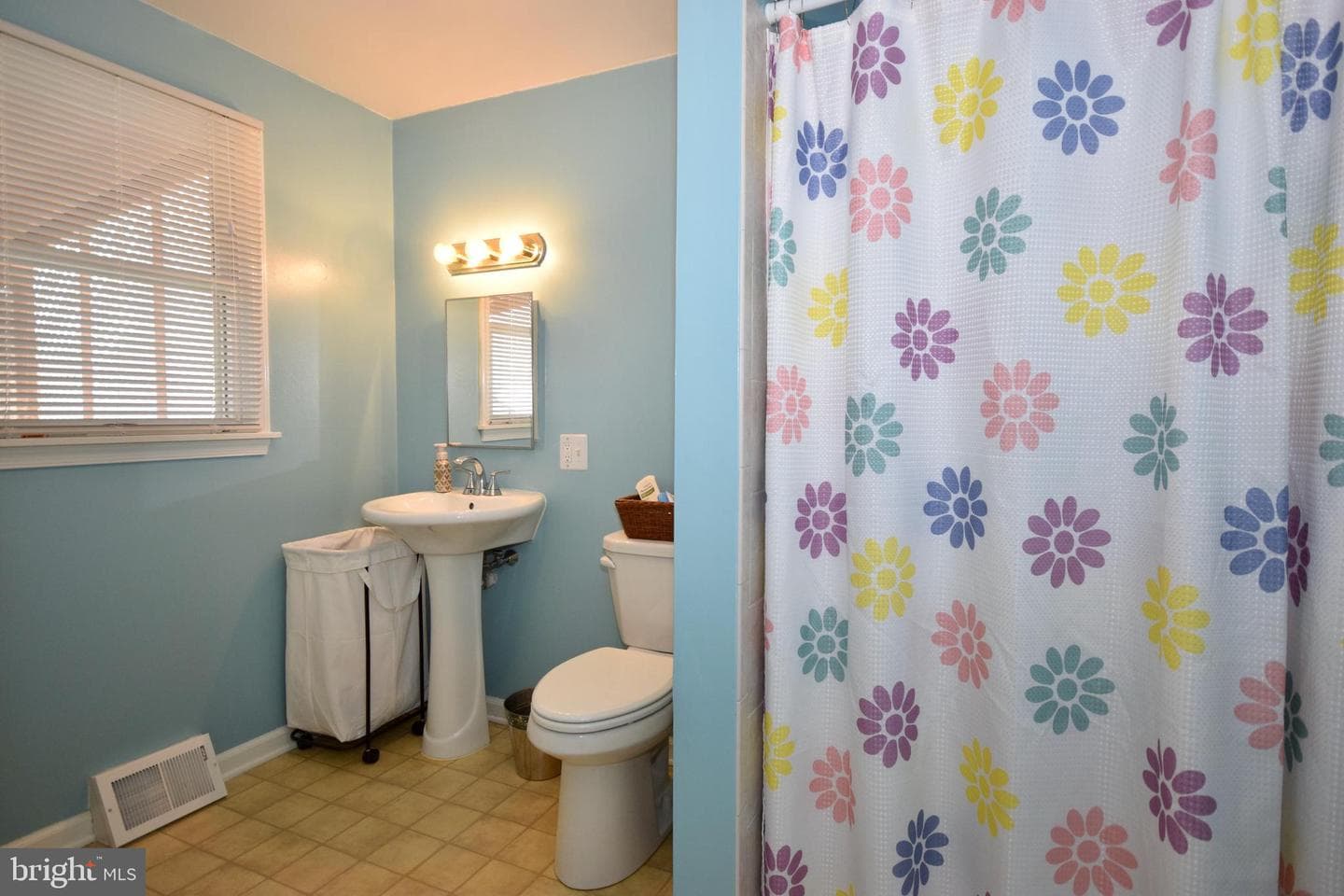 517 Ridley Avenue photo 8