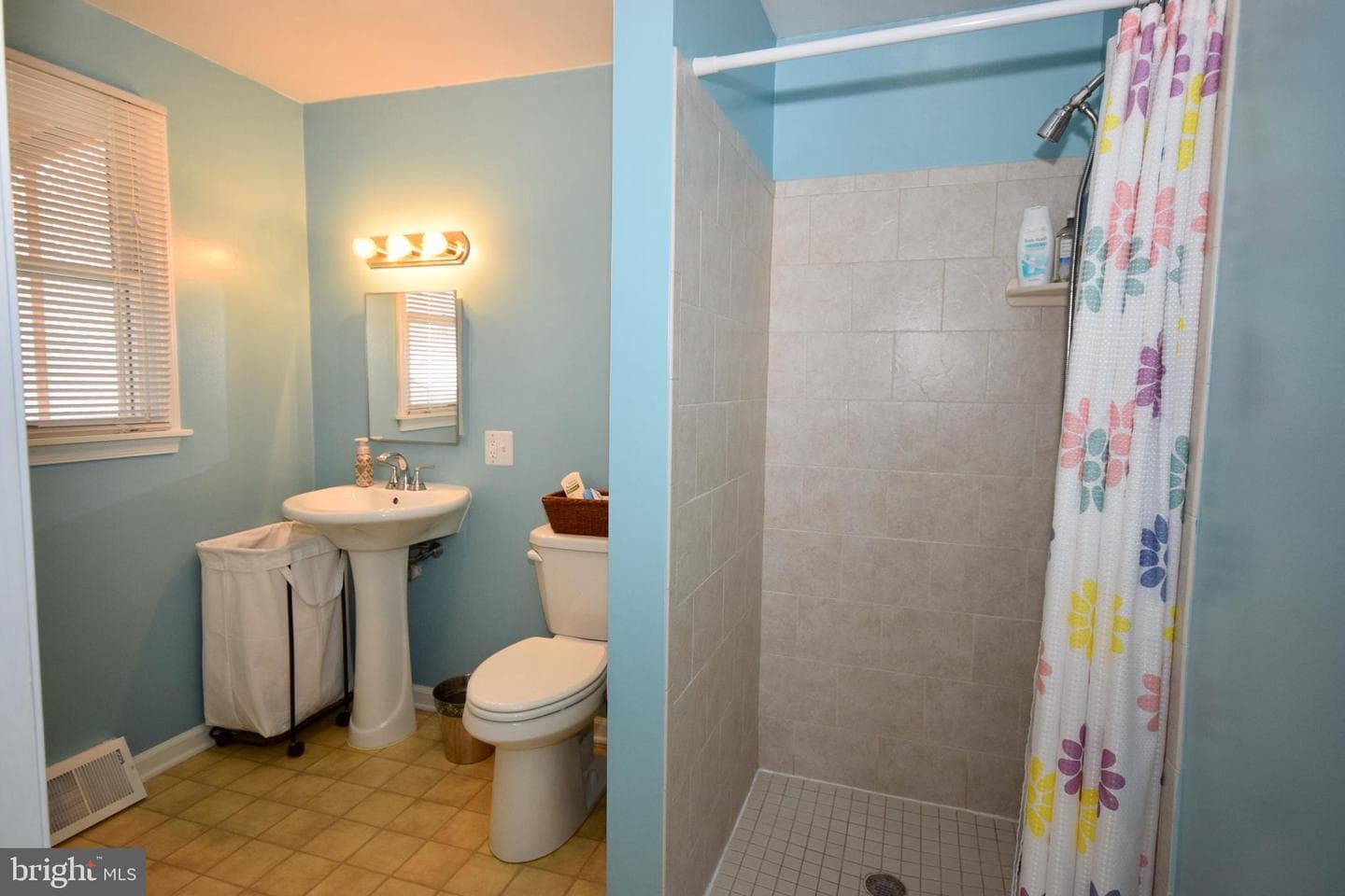 517 Ridley Avenue photo 9
