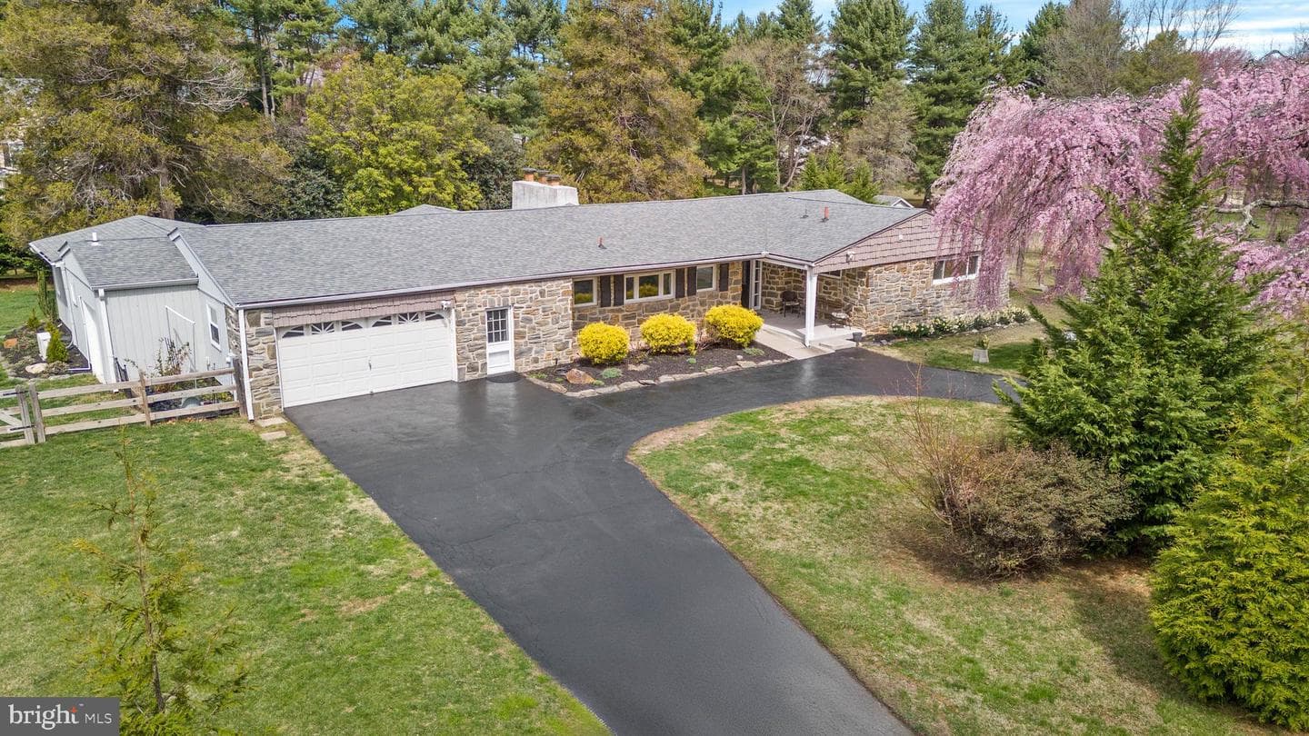 759 Shavertown Road photo 3