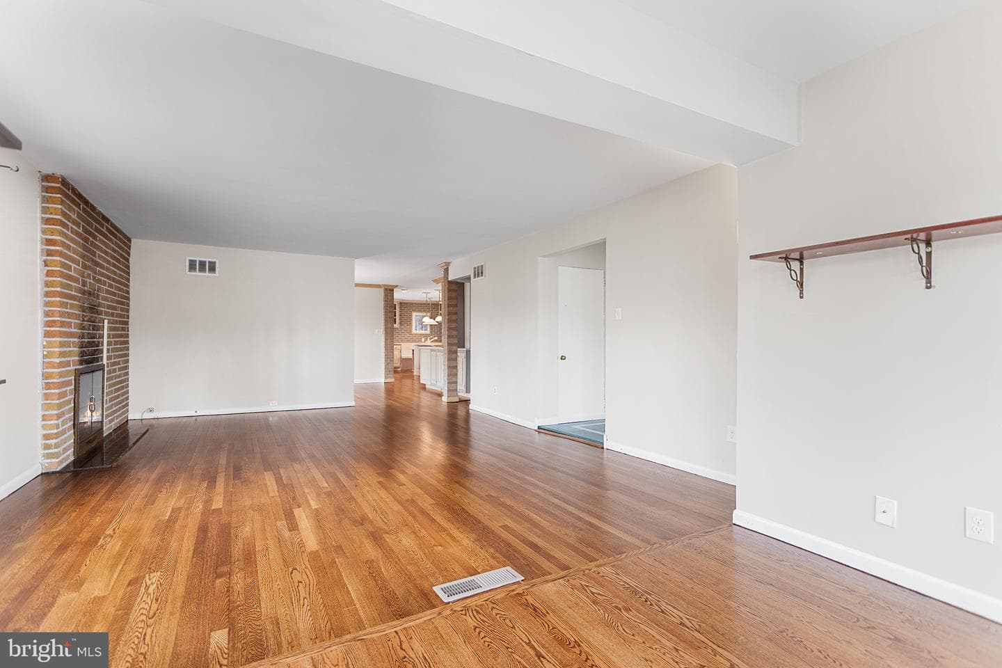 118 Powell Road photo 3