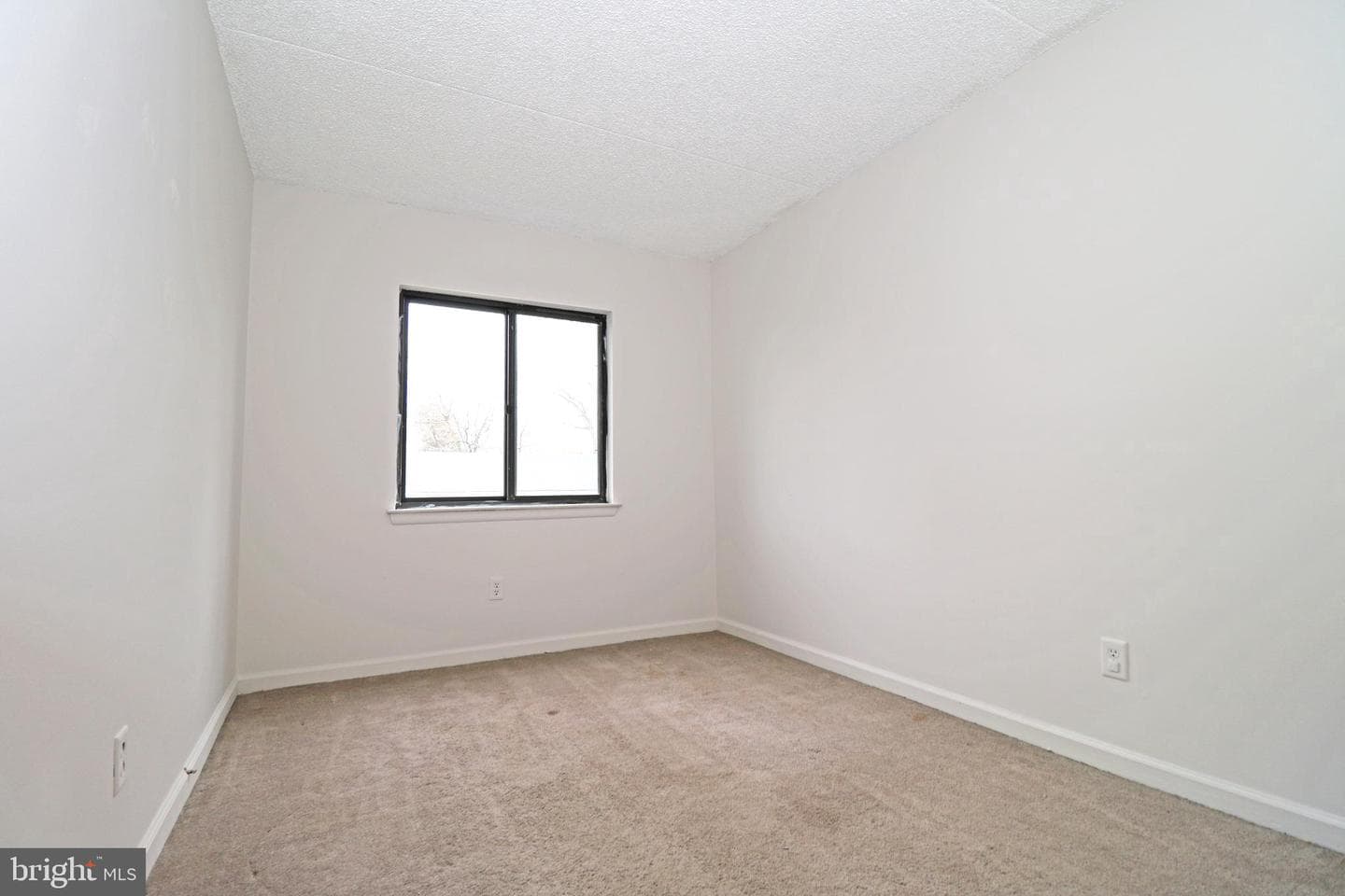 710 Putnam Boulevard photo 20
