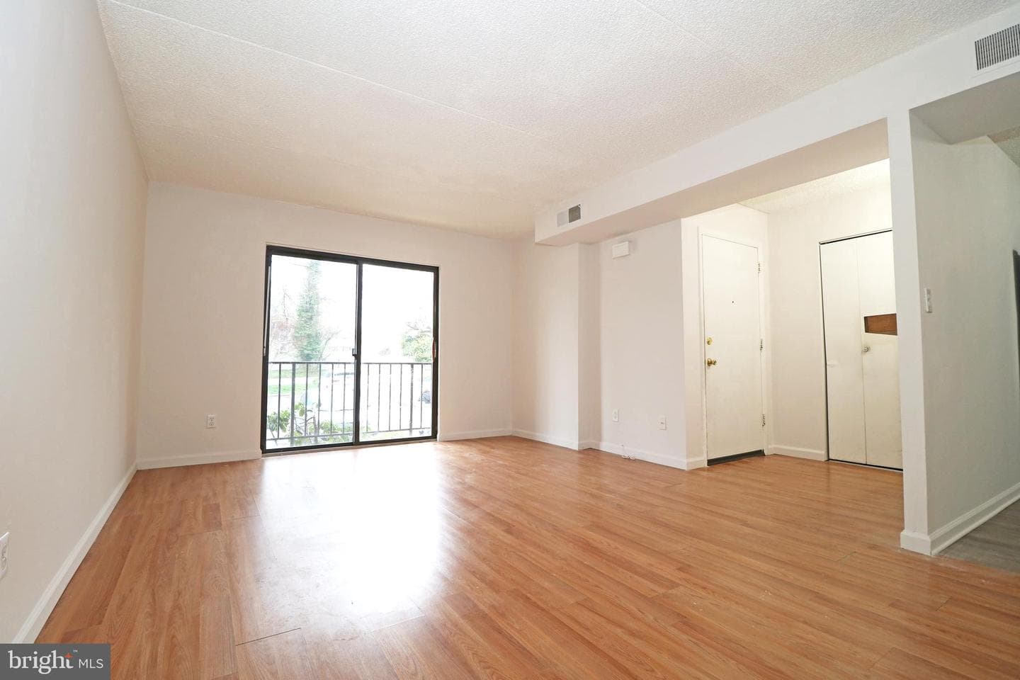 710 Putnam Boulevard photo 5