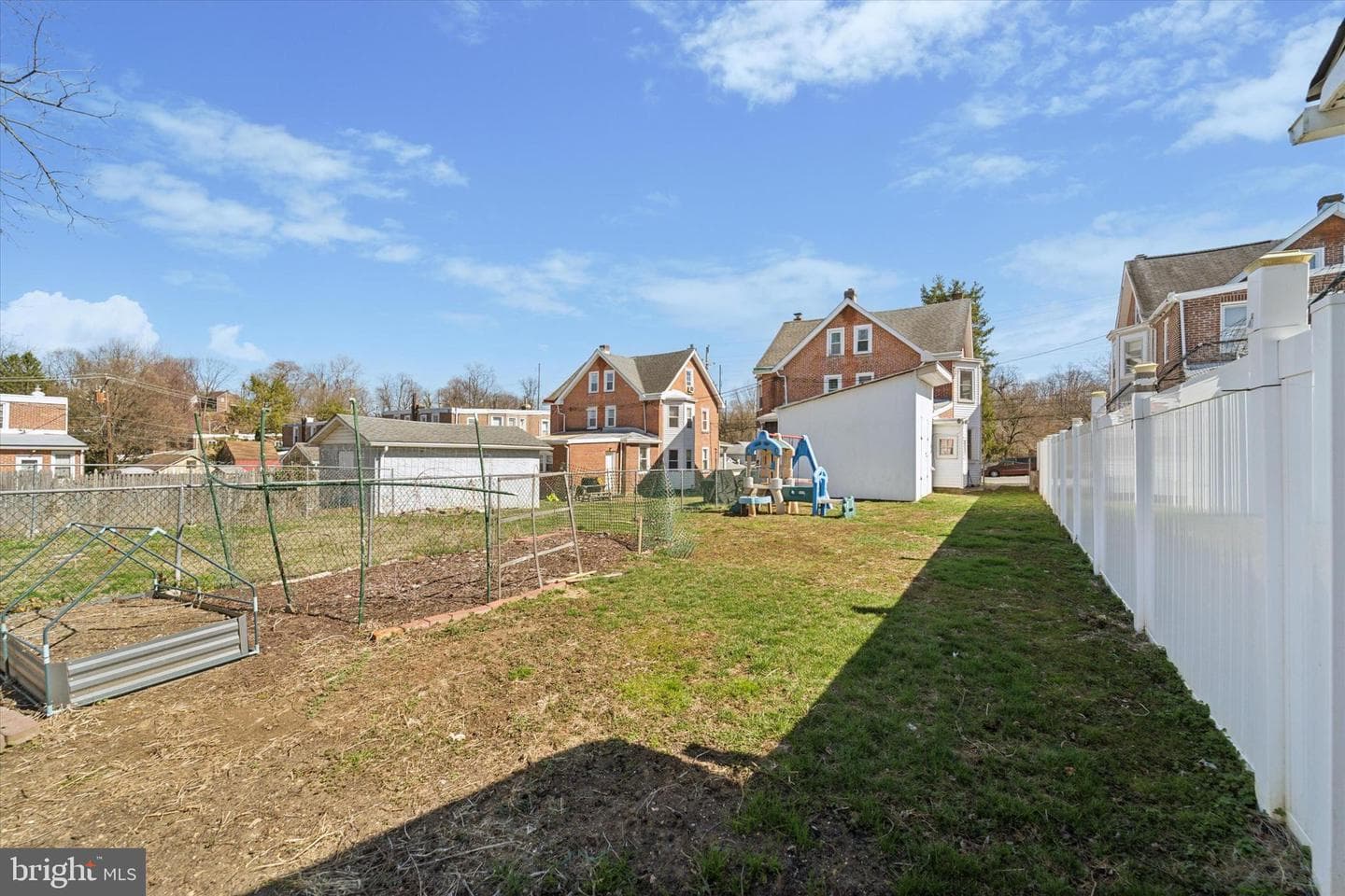 519 E Broadway Avenue photo 20