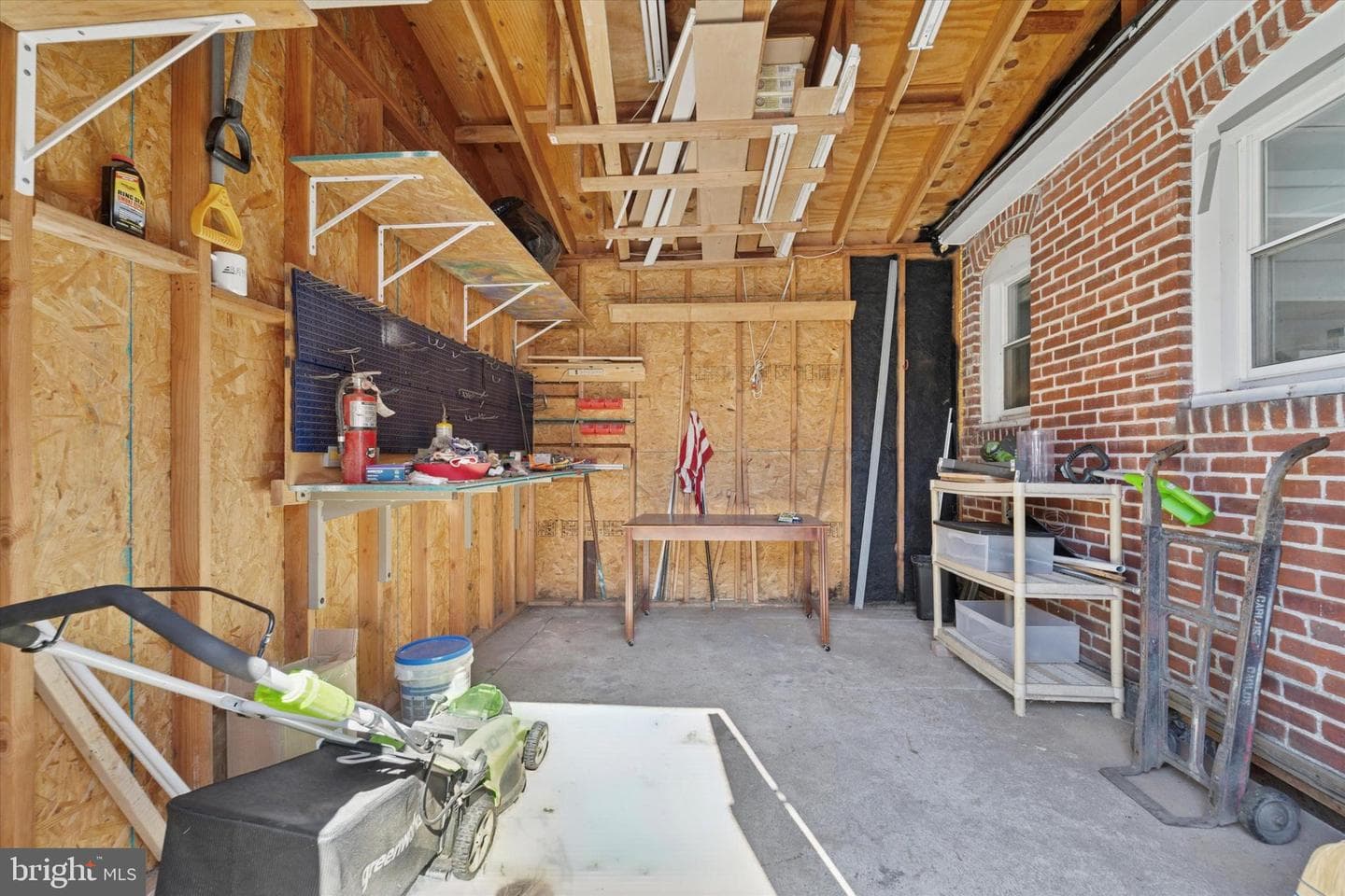 519 E Broadway Avenue photo 21