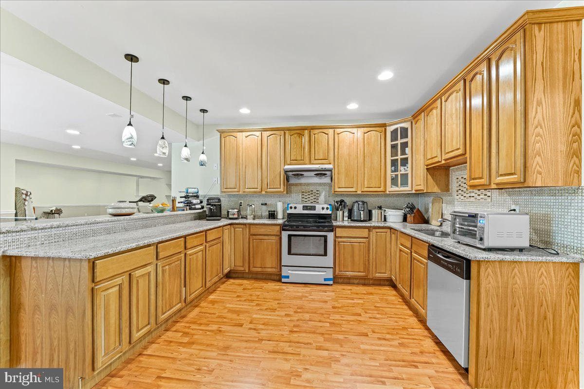 15 Evergreen Place photo 28
