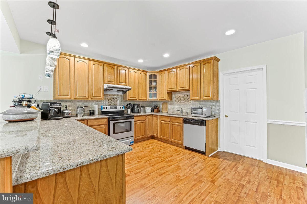 15 Evergreen Place photo 29