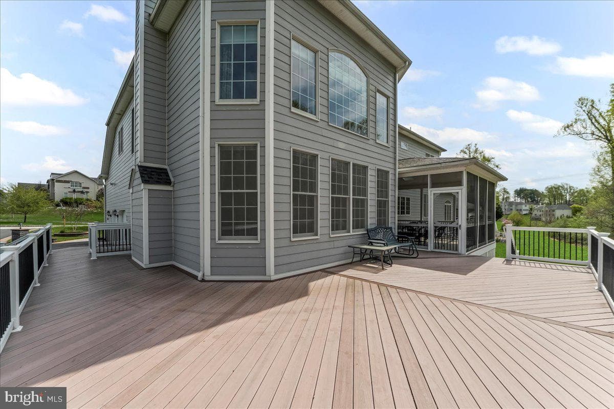 15 Evergreen Place photo 37