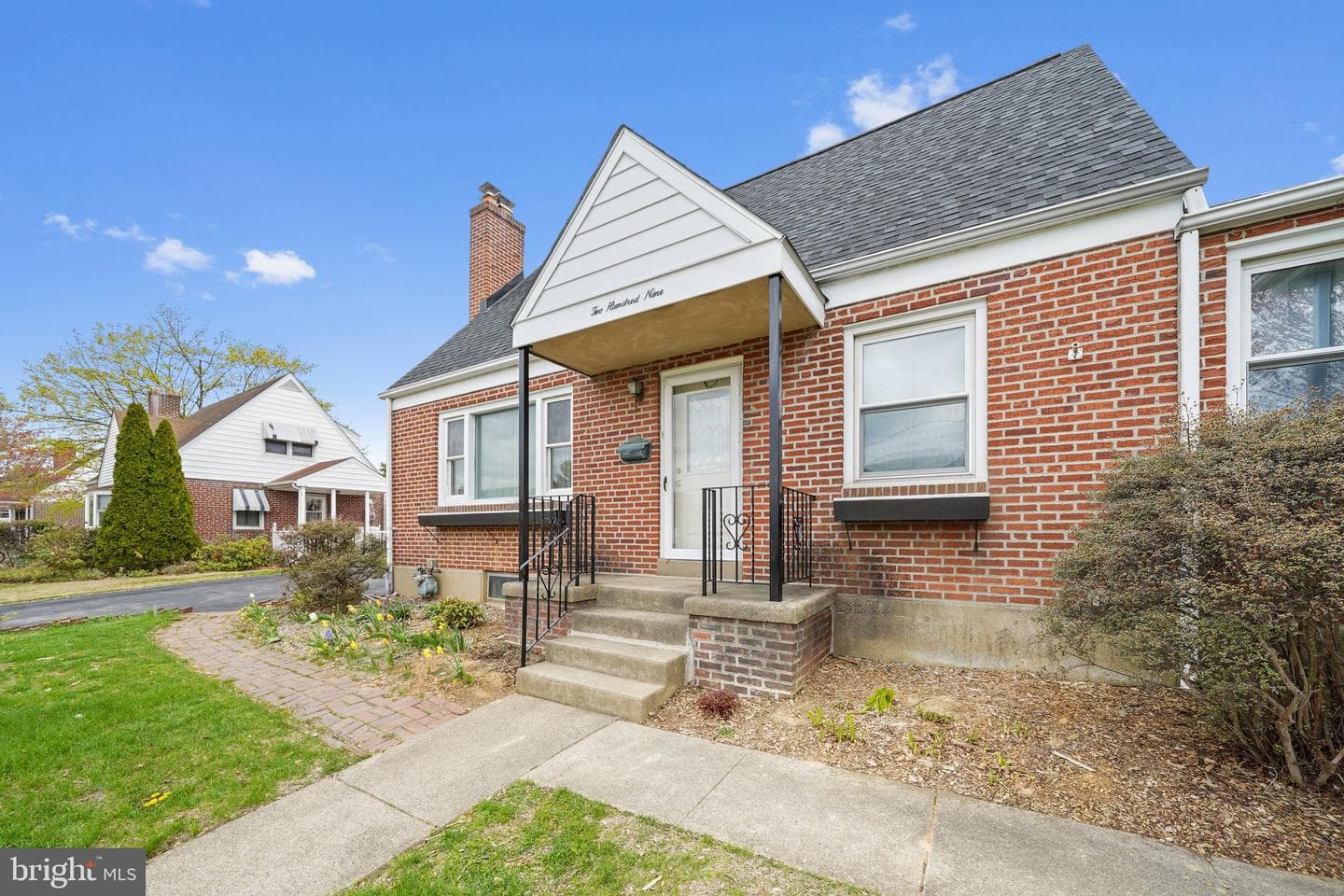 209 2nd Avenue photo 2