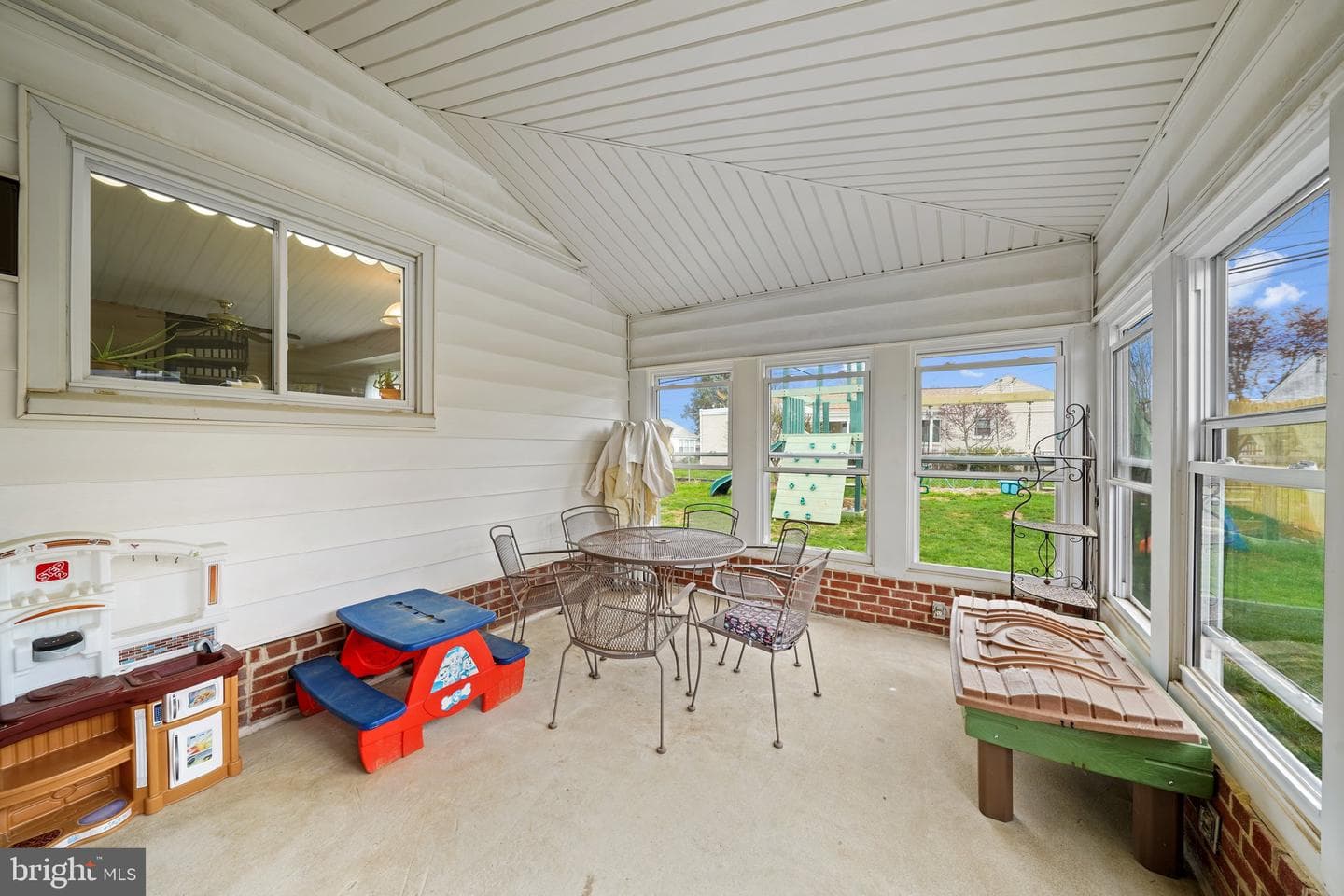 209 2nd Avenue photo 21