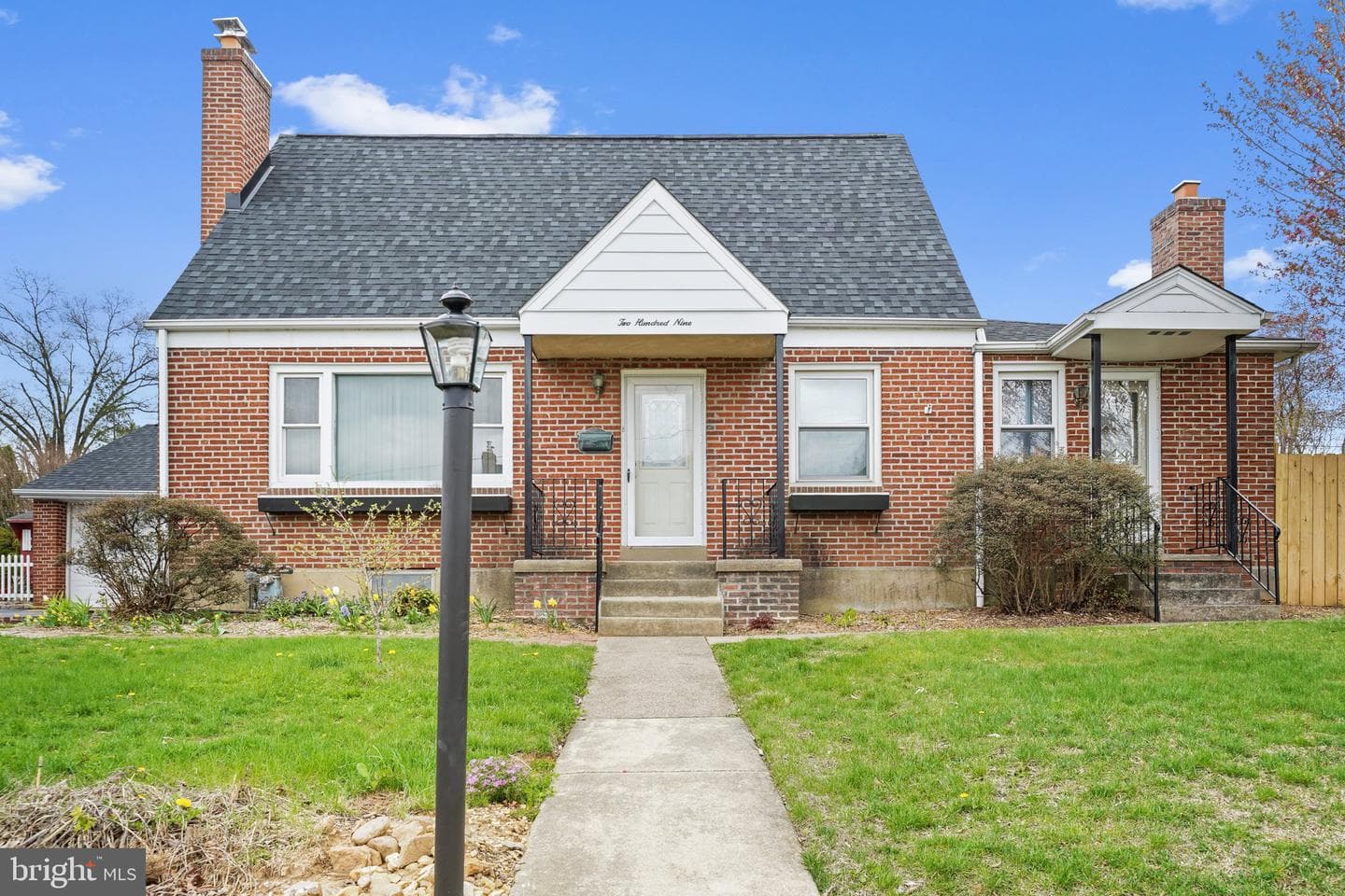 209 2nd Avenue photo 3