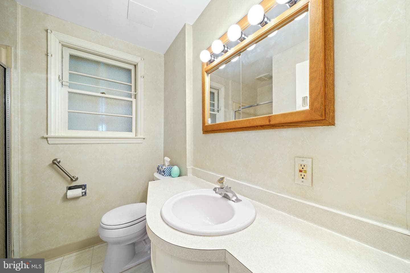 209 2nd Avenue photo 8
