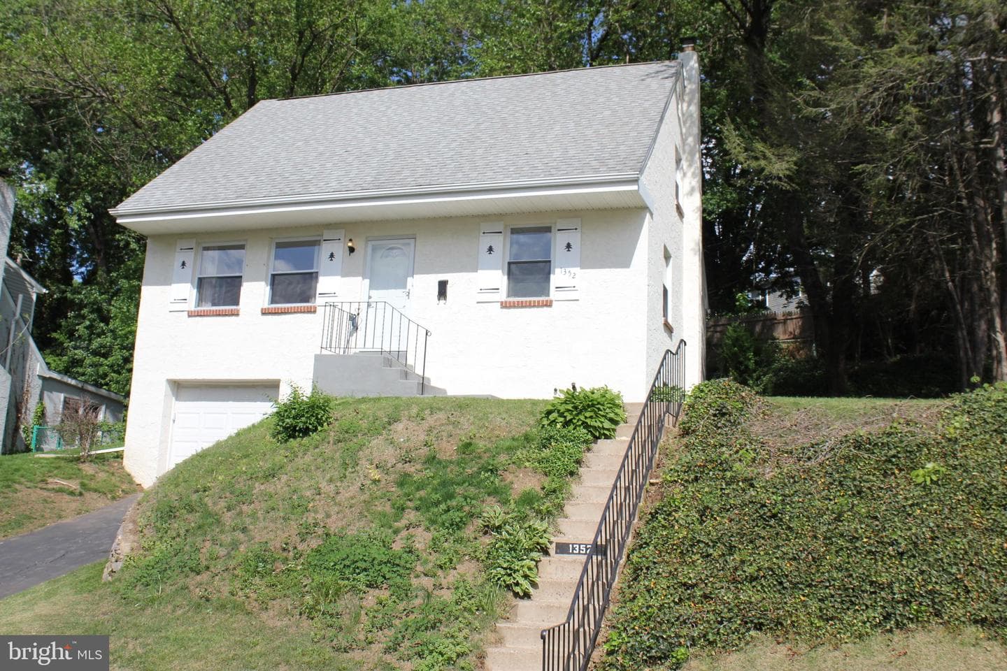 1352 Valley Road photo 3