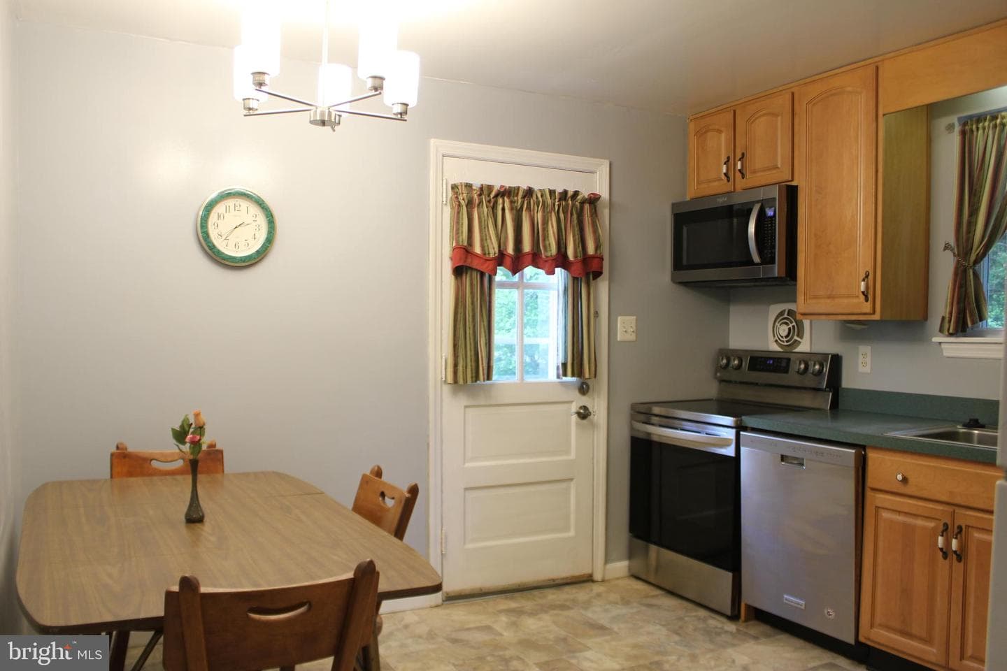 1352 Valley Road photo 8