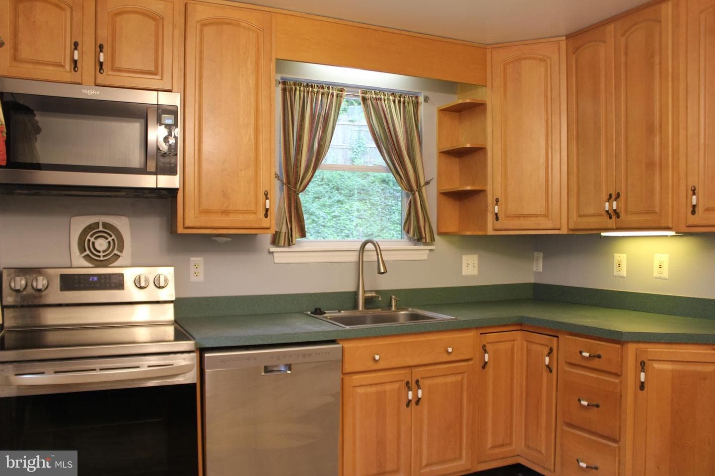 1352 Valley Road photo 9