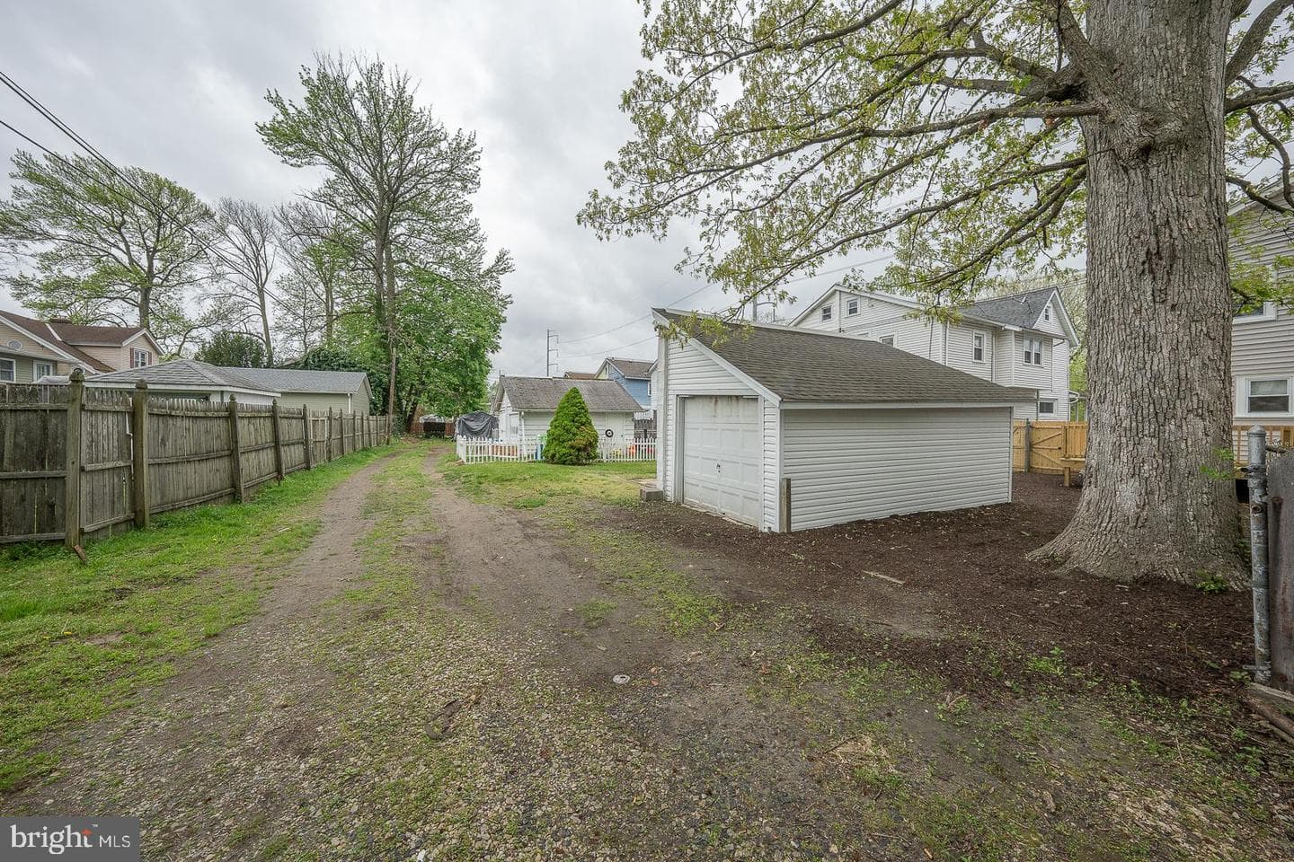 404 Brebant Avenue photo 38