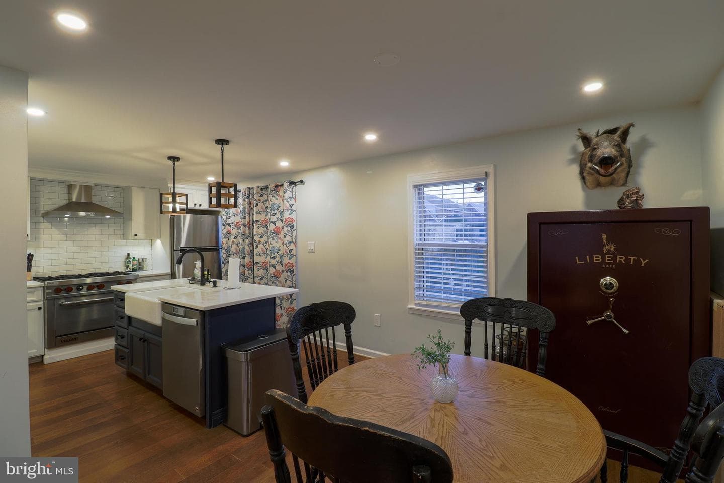 324 Burk Avenue photo 8