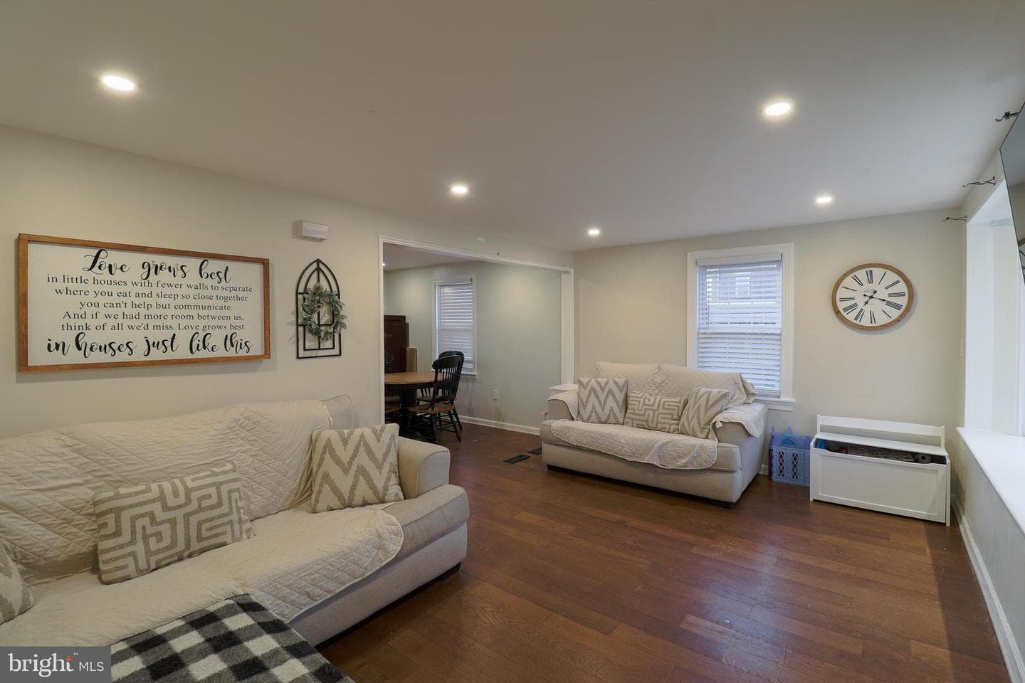 324 Burk Avenue photo 9