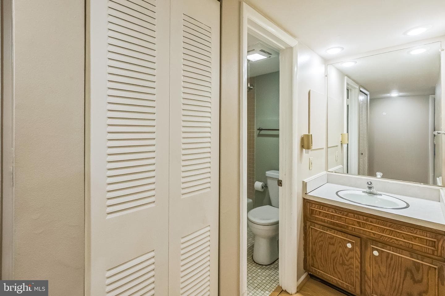 187 E Chelsea Circle photo 16