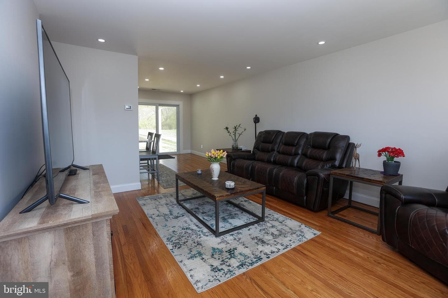 433 Melvin Drive photo 2