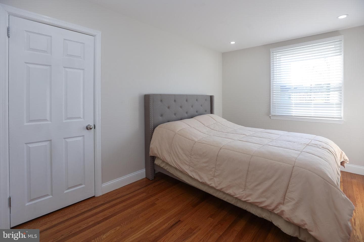 433 Melvin Drive photo 9