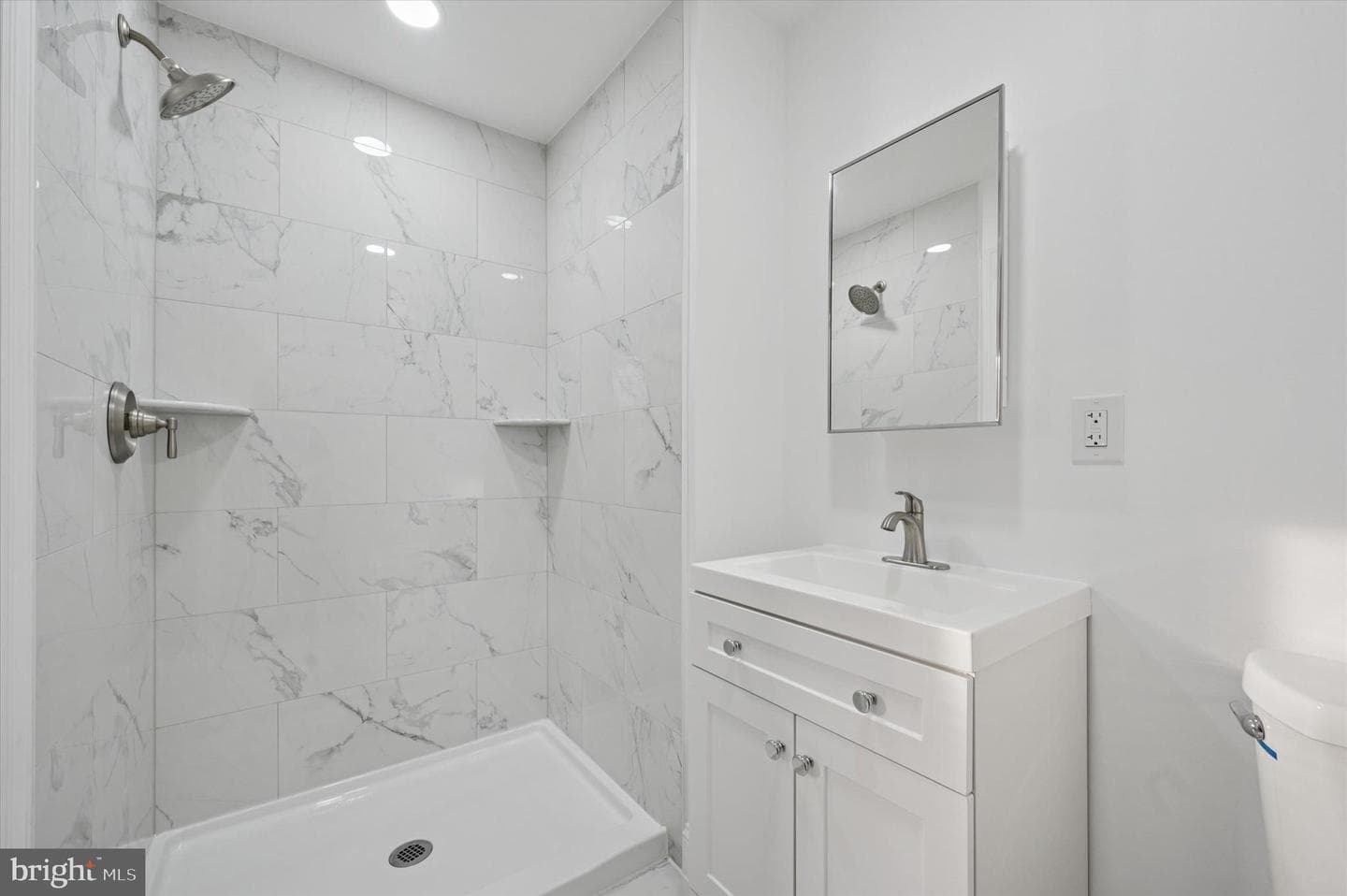 327 Seneca Street photo 12