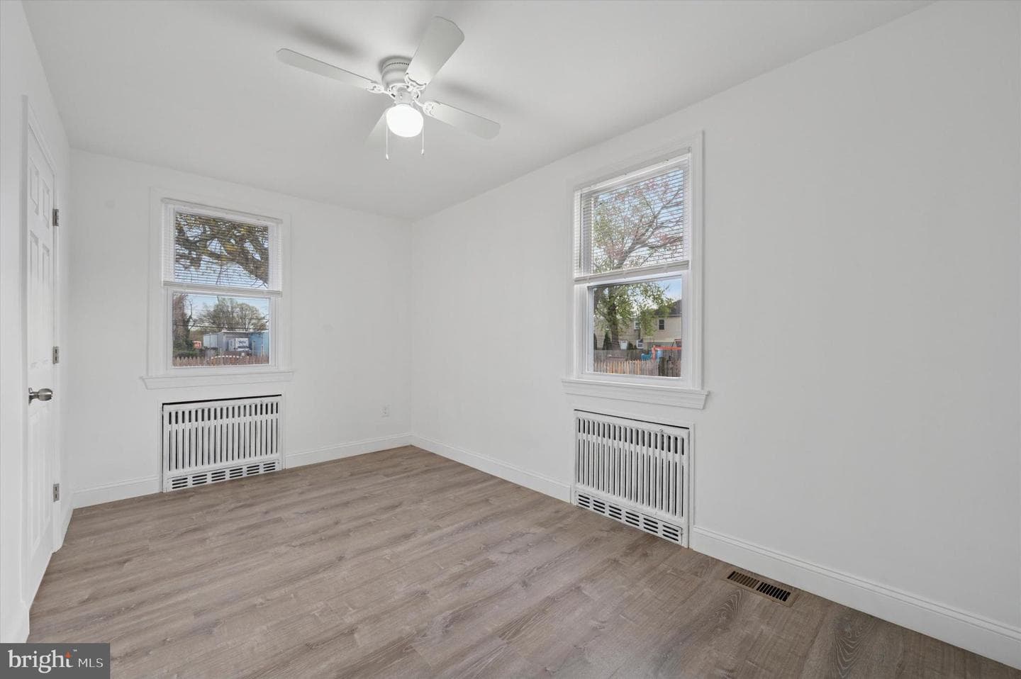 327 Seneca Street photo 15