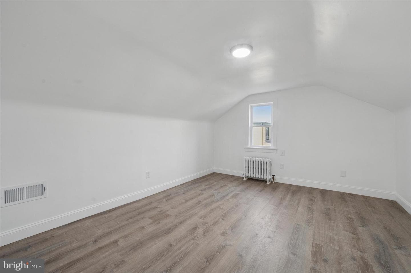 327 Seneca Street photo 19