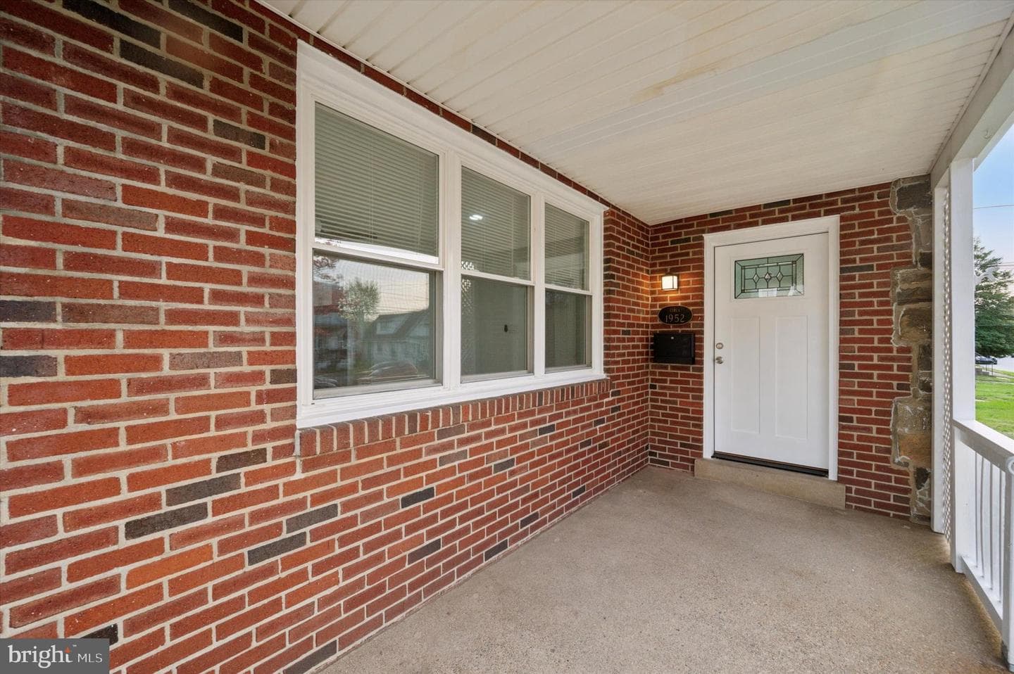 327 Seneca Street photo 2